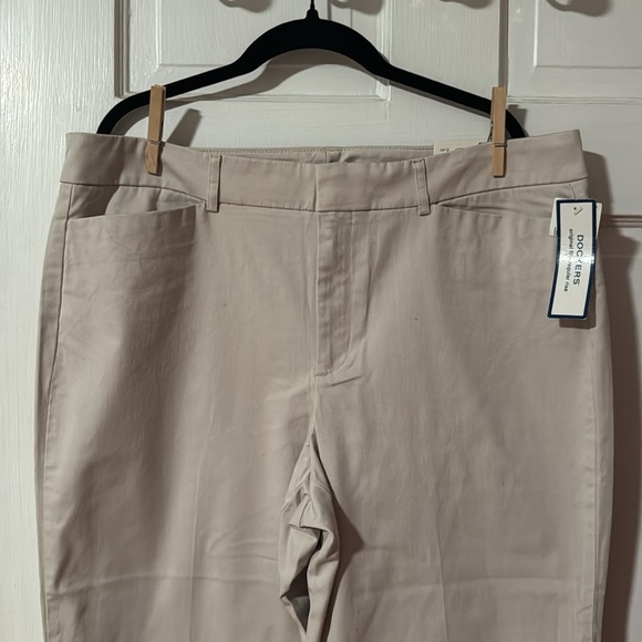 Dockers NWT Women's Flat Front Khaki's Size 14 Original Fit: no hem - Picture 2 of 9
